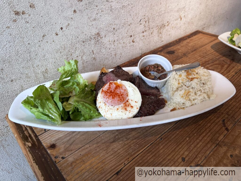 【馬車道】『チャコールグリルグリーン馬車道』超人気！炭火焼きステーキやピザなどのグリル料理が楽しめるお店♪｜子なし夫婦LIFE