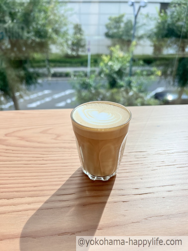 BERTH COFFEE みなとみらい カフェラテ